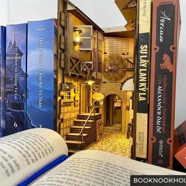 Romas Midnight Alley DIY Book Nook Bookshelf Insert 7